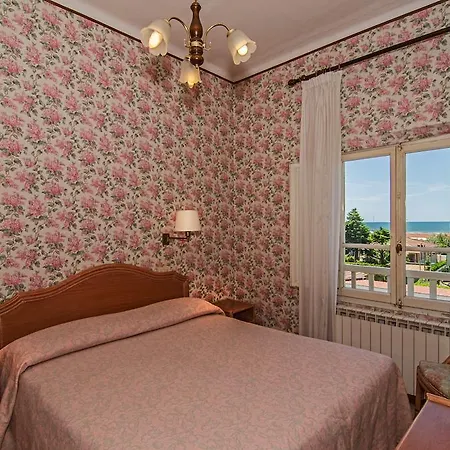 Flores Готель