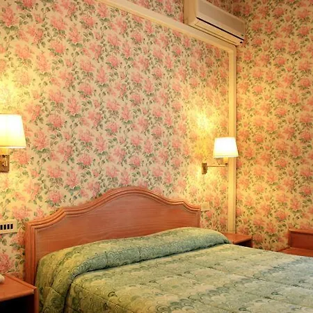 Flores 3* Марина-ді-П'єтразанта