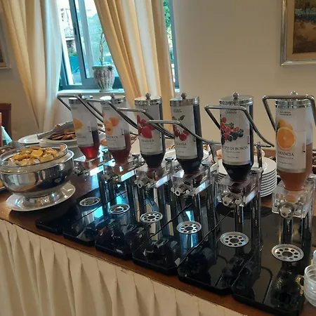 Flores Марина-ді-П'єтразанта