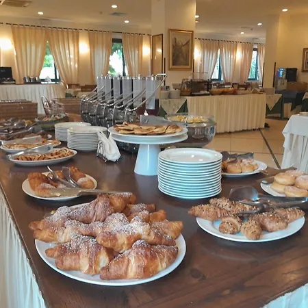 Flores 3* Марина-ді-П'єтразанта