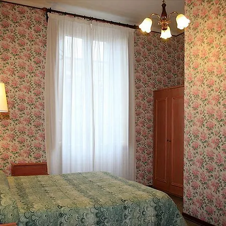 Flores Hotel 3*
