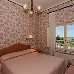 Flores Hotel